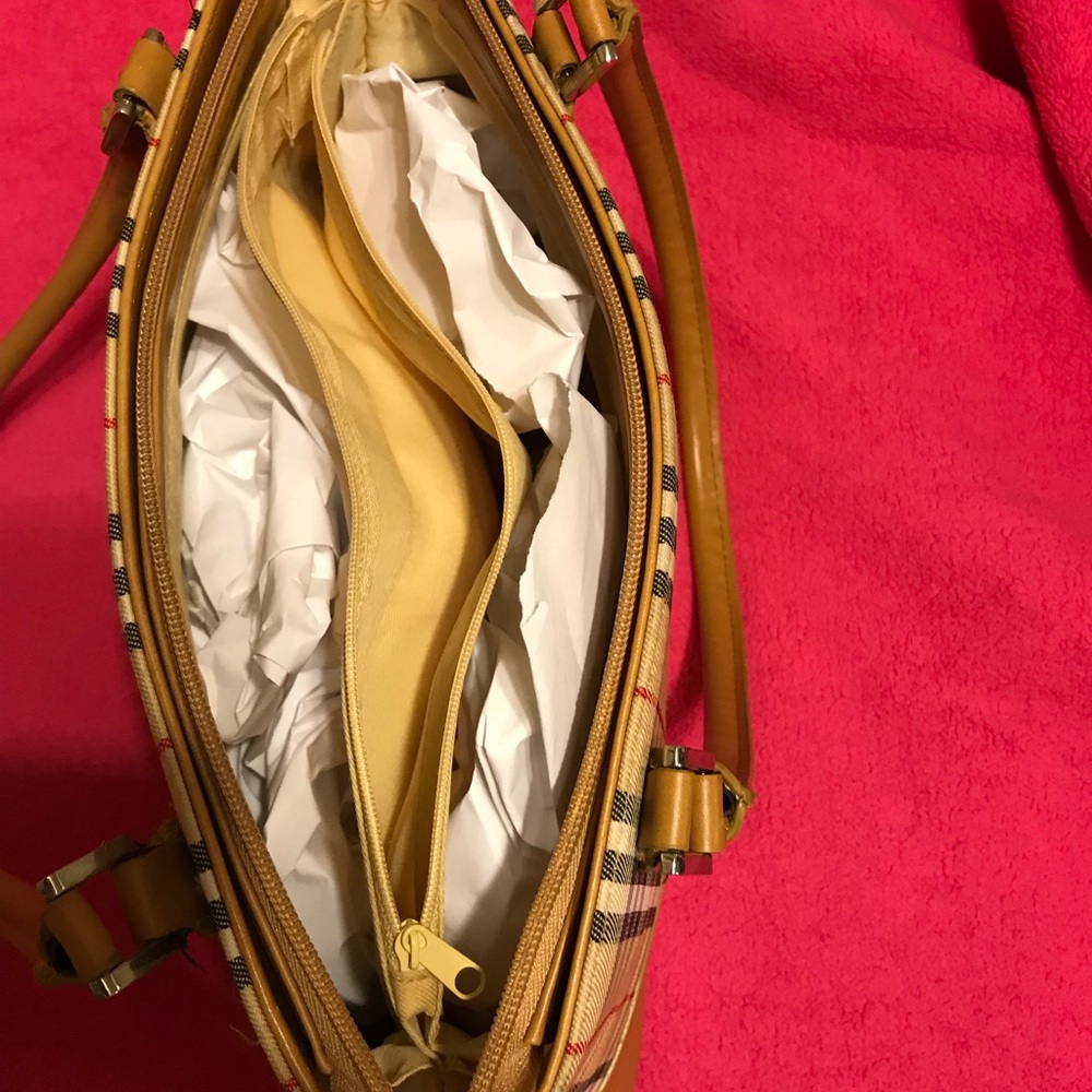 Burberry - Picture 7 of 8